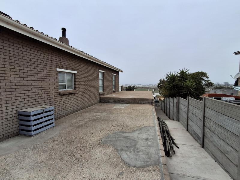 4 Bedroom Property for Sale in Sandy Point Western Cape